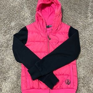Puffer jacket with sweatshirt sleeves